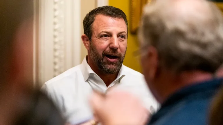 mullinmarkwayne_110925gn02_w